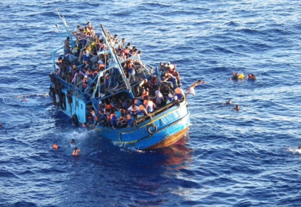 Ai migranti deceduti nella stiva di un barcone